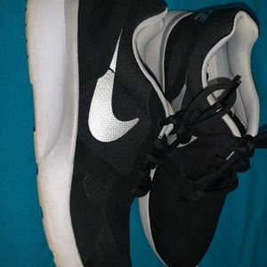 nike tennis shoes